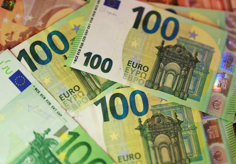 Dollar hits fresh 40-year high versus yen, edges down against euro